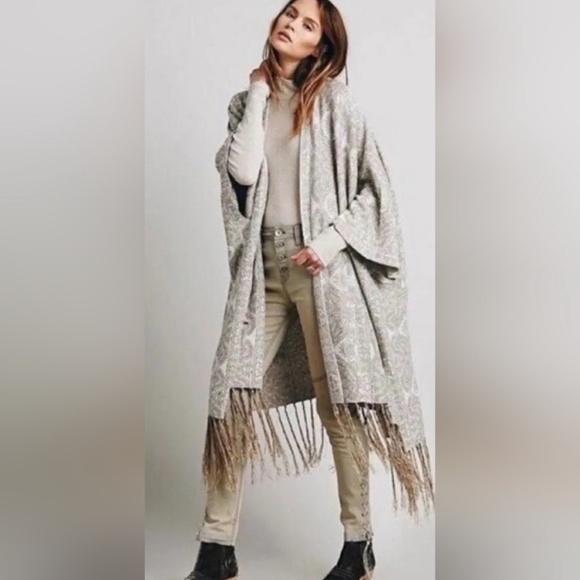 Free People one size Hendrix long kimono white gold tapestry fringe hem NEW